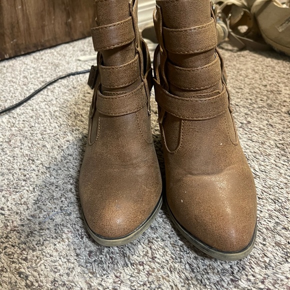 Brown booties - Picture 2 of 3